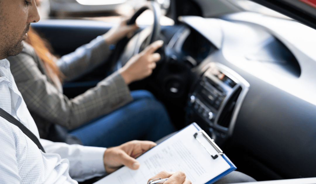 La pénurie d’examinateurs de permis de conduire : un défi de taille pour les auto-écoles